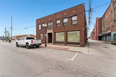 70 4th Street NW, Barberton, OH 44203 - Photo 3