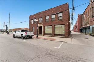 70 4th St NW, Barberton, OH 44203 - Photo 3