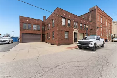 70 4th Street NW, Barberton, OH 44203 - Photo 1