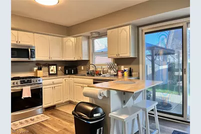 409 King Street, Fairport Harbor, OH 44077 - Photo 5