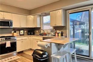 409 King St, Fairport Harbor, OH 44077 - Photo 5