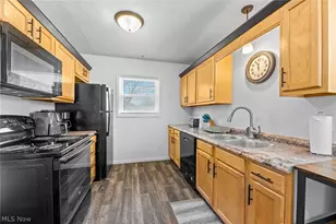 2225 Martha Ave NE, Canton, OH 44705 - Photo 5