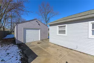 2225 Martha Ave NE, Canton, OH 44705 - Photo 3