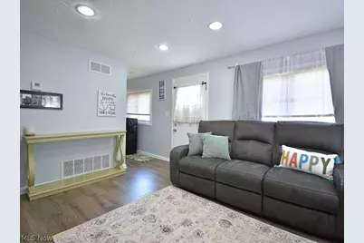 33850 Beachpark Drive, Eastlake, OH 44095 - Photo 7