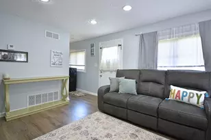 33850 Beachpark Dr, Eastlake, OH 44095 - Photo 7