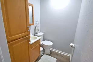 33850 Beachpark Dr, Eastlake, OH 44095 - Photo 23