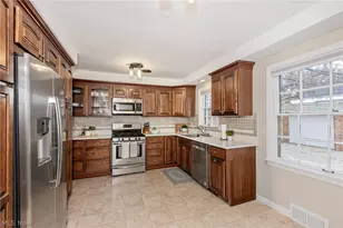 3874 Grenville Rd, University Heights, OH 44118 - Photo 17