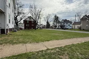 2106 Indiana Way NE, Canton, OH 44705 - Photo 3