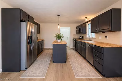 9825 Struthers Road, New Middletown, OH 44442 - Photo 5