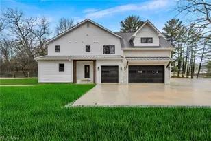 690 Club Dr W, Aurora, OH 44202 - Photo 3