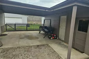 1305 Eastport Ave, Uhrichsville, OH 44683 - Photo 5