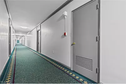 11820 Edgewater Drive #915, Oakwood, OH 44107 - Photo 7