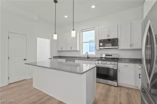 1928 W 47th St, Loveland, OH 44102 - Photo 5