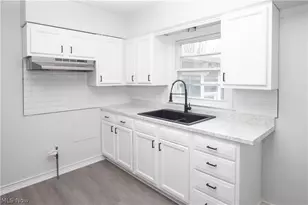 1326 Crestview Ave, Akron, OH 44320 - Photo 9