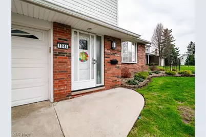 1044 Joy Oval, Green Hills, OH 44131 - Photo 3