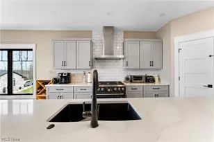 2645 Water's Edge Dr, Columbiana, OH 44408 - Photo 9