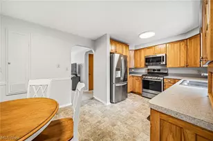 8462 Nowlen St, Mentor, OH 44060 - Photo 11