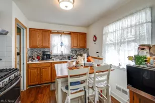 7295 Oakwood Rd, Parma, OH 44130 - Photo 9