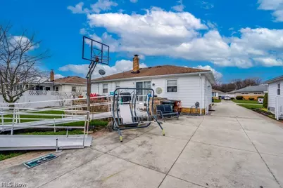 7295 Oakwood Road, Parma, OH 44130 - Photo 25