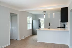 19200 Pasnow Ave, Euclid, OH 44119 - Photo 7