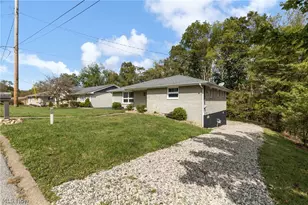 51235 Burrwood Dr, St Clairsville, OH 43947 - Photo 3