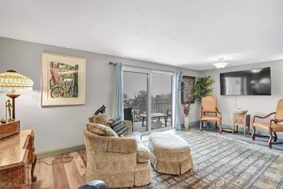 10301 Lake Avenue #807, Oakwood, OH 44102 - Photo 7