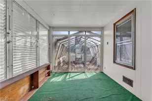 2150 Glenridge Rd, Euclid, OH 44117 - Photo 33