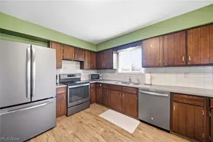 3992 Hilltop Dr, Brunswick, OH 44212 - Photo 9