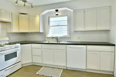 2262 Niles Cortland Road NE, Cortland, OH 44410 - Photo 9