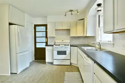 2262 Niles Cortland Road NE, Cortland, OH 44410 - Photo 11