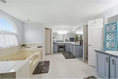 1576 Kings Arms Circle NW, Uniontown, OH 44685 - Photo 31