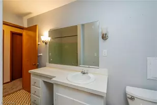 5670 Cherokee Dr, Lyndhurst, OH 44124 - Photo 13