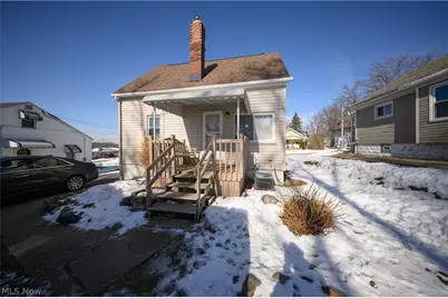 270 E Cassell Avenue, Barberton, OH 44203 - Photo 5