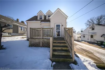270 E Cassell Avenue, Barberton, OH 44203 - Photo 1