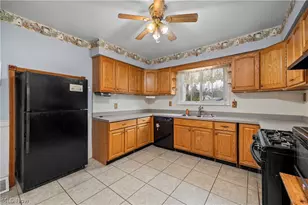 255 E 42nd St, Lorain, OH 44052 - Photo 9