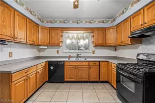 255 E 42nd St, Lorain, OH 44052 - Photo 7