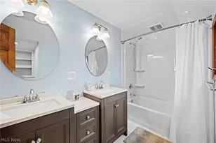 22235 Arbor Cliff Ln, Rocky River, OH 44116 - Photo 33