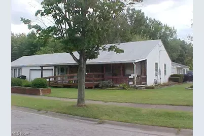 1707 Deerfield Avenue SW, Warren, OH 44485 - Photo 1
