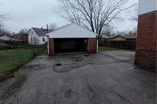 654 E 240th St, Euclid, OH 44123 - Photo 25