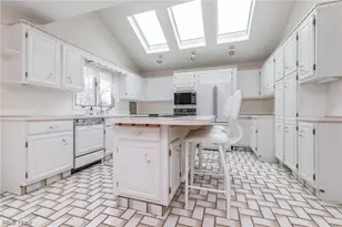 25235 Penshurst Dr, Beachwood, OH 44122 - Photo 17