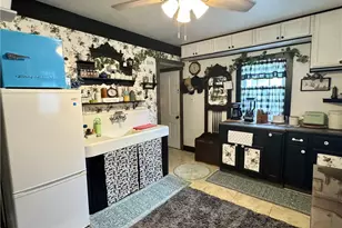 481 Hill St, Coshocton, OH 43812 - Photo 9