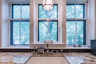 10494 Lakeshore Blvd, Bratenahl, OH 44108 - Photo 13