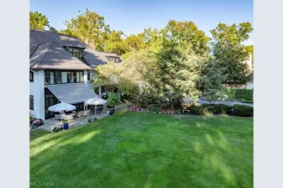 10494 Lake Shore Boulevard, Bratenahl, OH 44108 - Photo 5