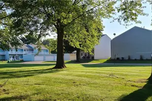 2555 Royal County Down, Uniontown, OH 44685 - Photo 13