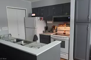 2555 Royal County Down, Uniontown, OH 44685 - Photo 5