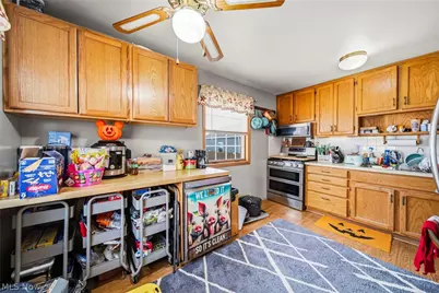 279 E 327th Street, Willowick, OH 44095 - Photo 9