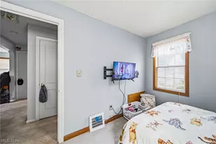 279 E 327th St, Willowick, OH 44095 - Photo 11