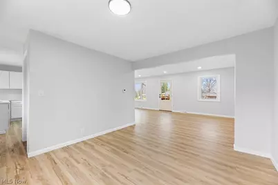 1497 W Sprague Road, Grandview Heights, OH 44147 - Photo 3