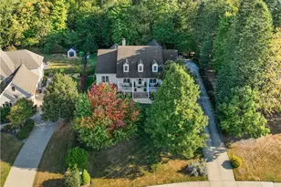 2011 E Swan Lake Cir, Kent, OH 44240 - Photo 3