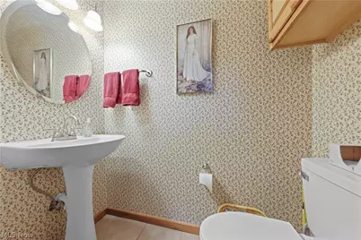 2011 E Swan Lake Circle, Kent, OH 44240 - Photo 17